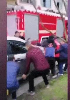 堵塞小区消防车通道有多危险？颜骏凌来告诉你！