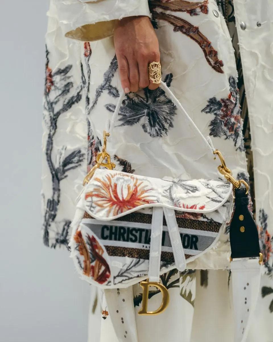 快来get这款潮酷腋下包吧,腋下包轻奢小众lisa