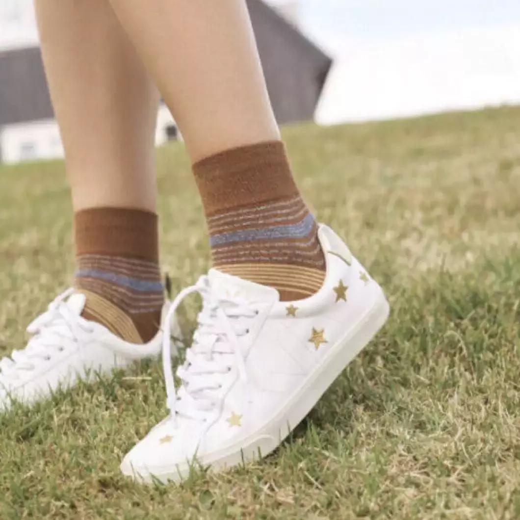 小白鞋什么时候穿好,小白鞋过时了吗