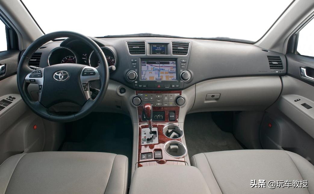 十万家用7座性价比最高的suv推荐,这2款高大威猛的同门7座suv你选谁