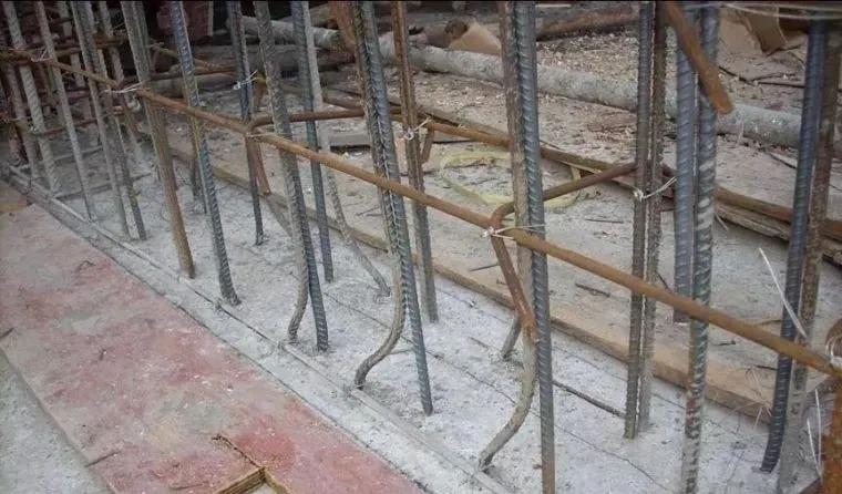 钢筋偏位按1:6校正是什么意思,钢筋偏位最佳治疗方法