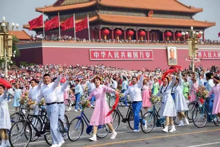 中国的五星红旗到底有多么强大,来感受一下五星红旗有多震撼人心