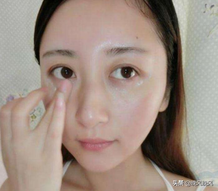 及时补救鱼尾纹的方法,教你一招如何淡化鱼尾纹