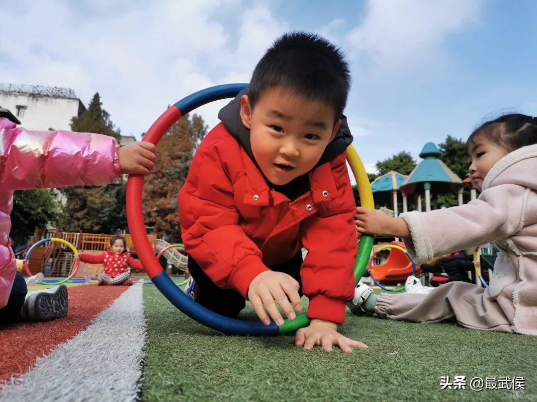 孩子开学生活步入正轨视频,开学后的校园生活
