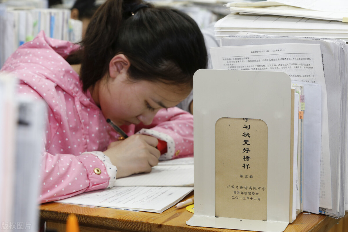 公务员有应届生优势吗,应届生考公务员有哪些优势