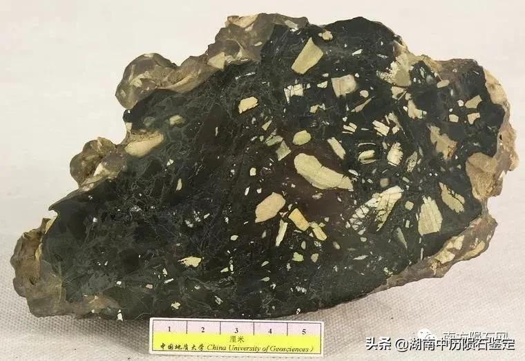 月球陨石与地球矿石的区别,月球陨石和矿石有什么区别