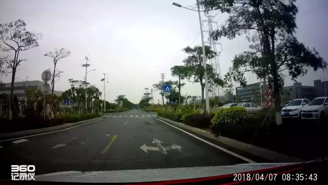 珠海横穿马路被撞飞后续,珠海一男子骑摩托车逆行身亡