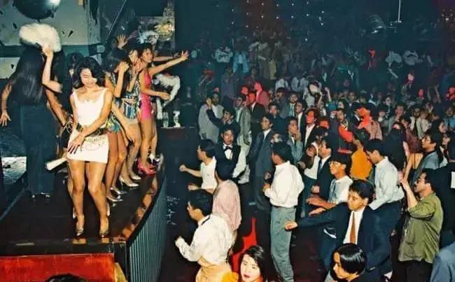 画龙画彩虹外国人,画龙老舅