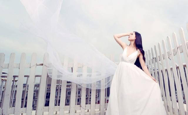 同是“后天”亿万富婆，你娶芙蓉姐姐，还是黄圣依？