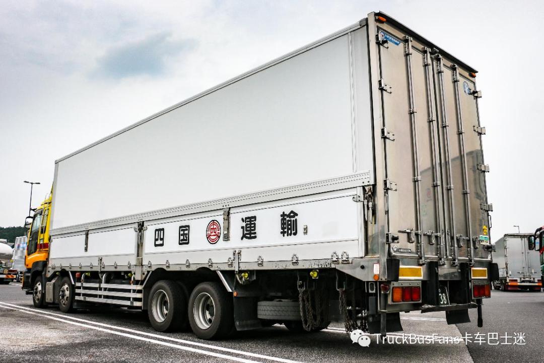 日本高速公路服务区随拍！卡车居然都这么帅