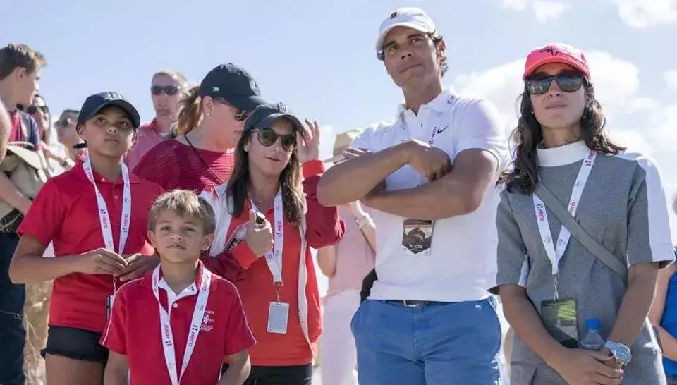 纳达尔巴萨队长,纳达尔老虎站起来