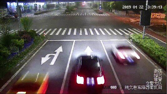 两男子租保时捷酒后飙车,男子开跑车飙车“炸街”被处罚