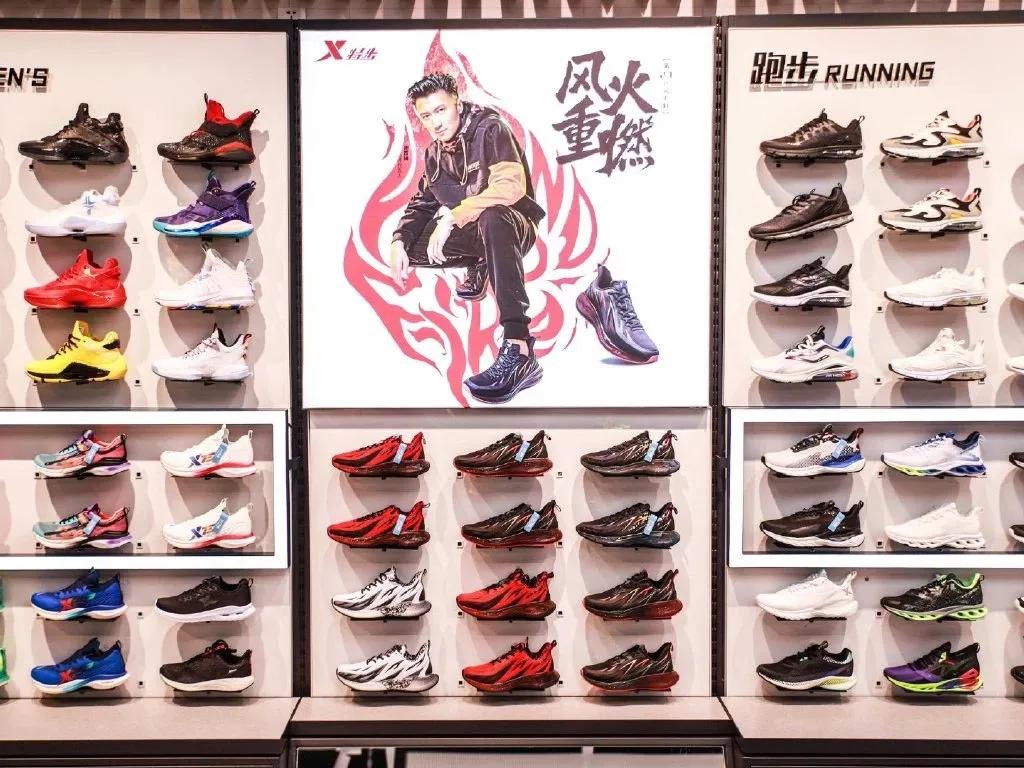 特步和nike有什么关系吗 (nike与特步对比)