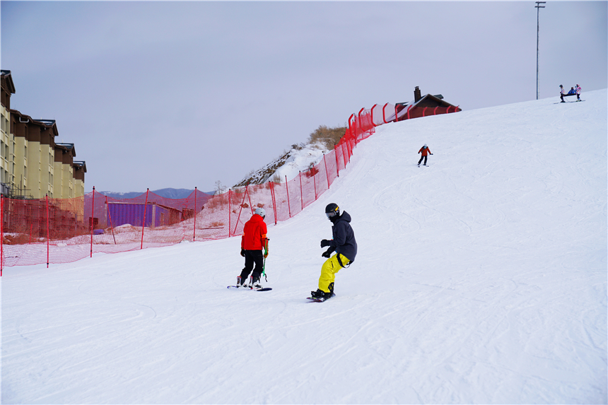 北京附近适合亲子游的滑雪场,崇礼太舞滑雪场滑雪单板