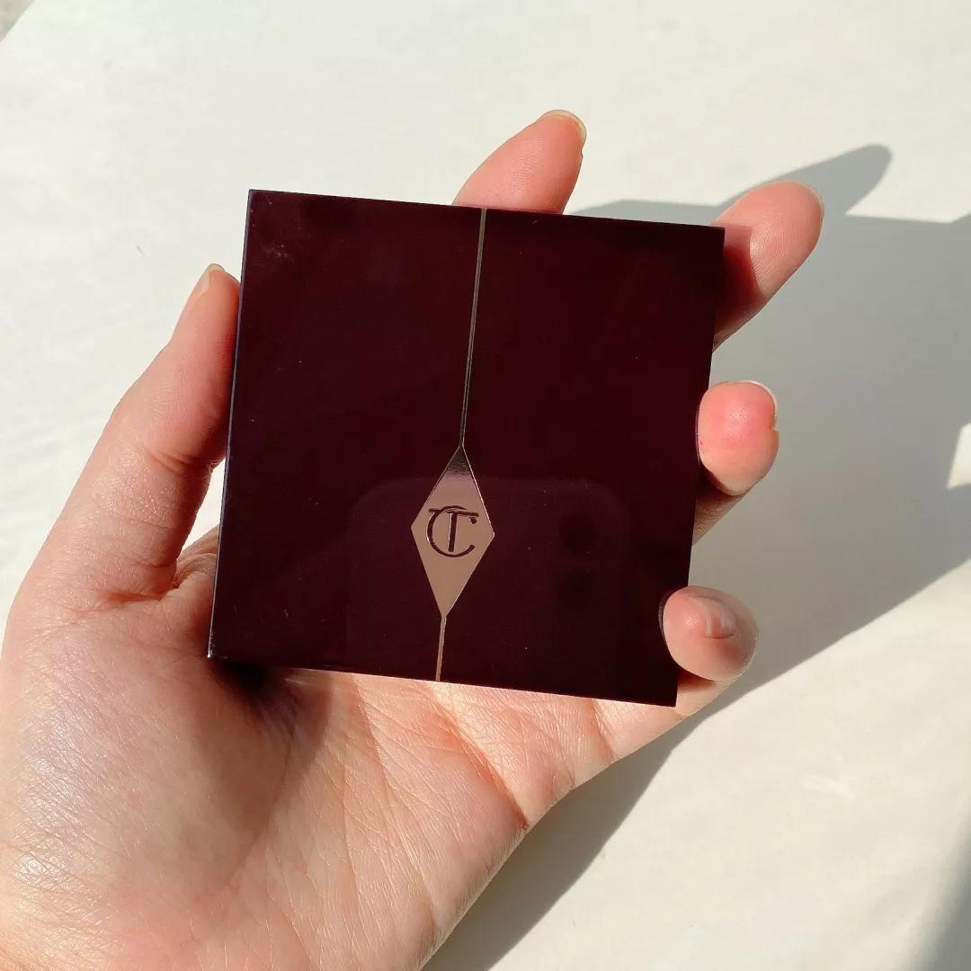 黄皮彩妆推荐一套还是二套,适合黄皮的大牌彩妆推荐眼影