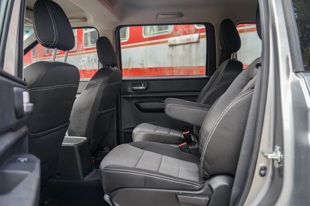 神车新变化五菱宏光plus,神车是否真神评测五菱宏光s