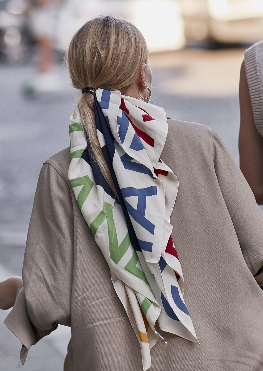 大丝巾的领带系法大全,系丝巾领带方法简单又好看