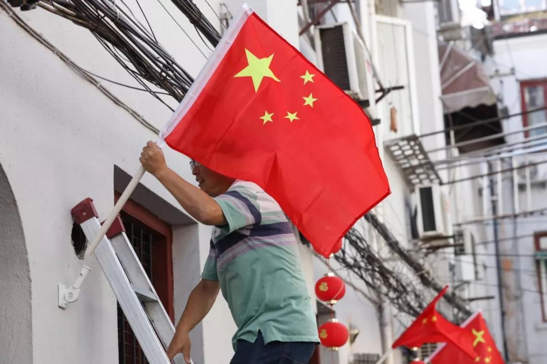 为祖国庆生为祖国敬礼,为祖国庆生红旗飘扬