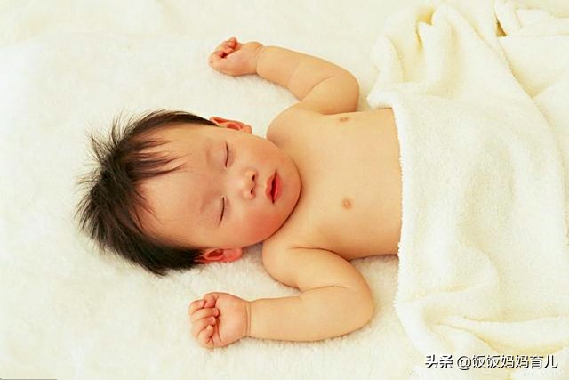 宝宝睡觉爱蹬被子有啥办法,孩子睡觉老蹬被子怎么办