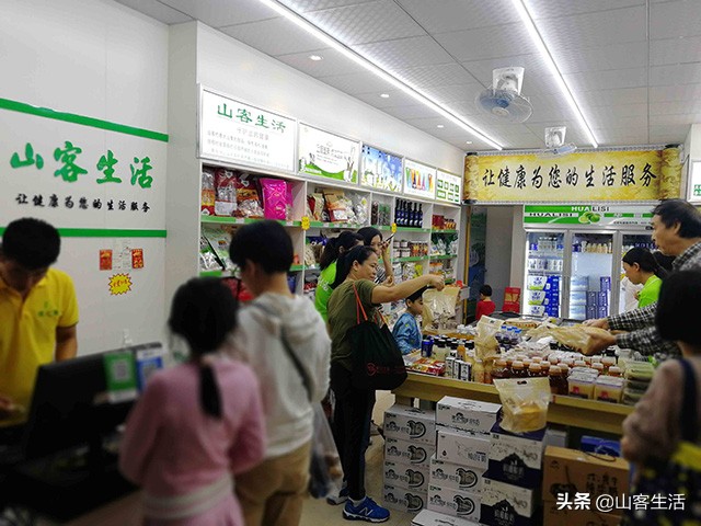 休闲食品行业加盟,休闲食品加盟一年能赚多少钱呢