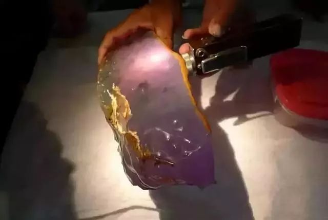 轰动玉石界的原石,轰动翡翠界的事件