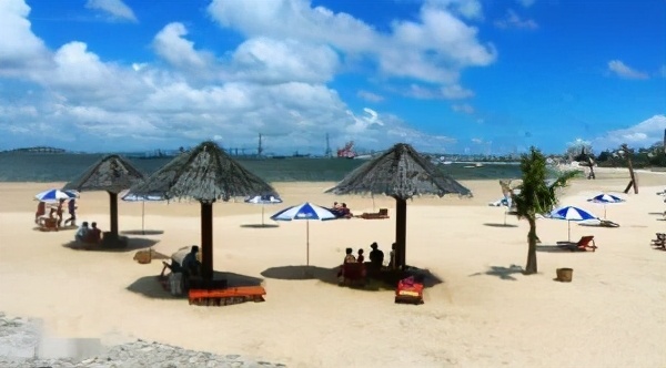 金沙湾海滨浴场的雕像,湛江市赤坎区金沙湾海滨浴场