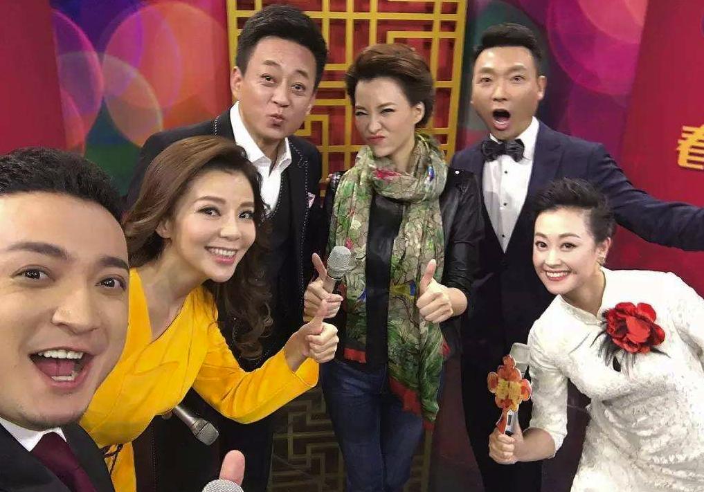 曾是央视国脸，去世11年母亲至今不知，妻子改嫁富商儿子成这样