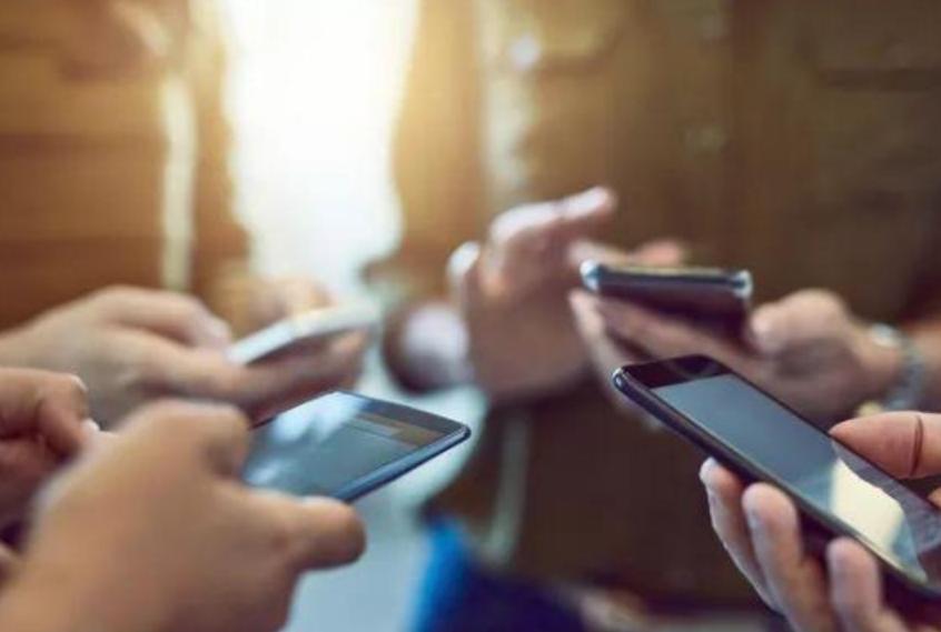 偷看手机被人发现怎么办,偷看他人手机被发现怎么办