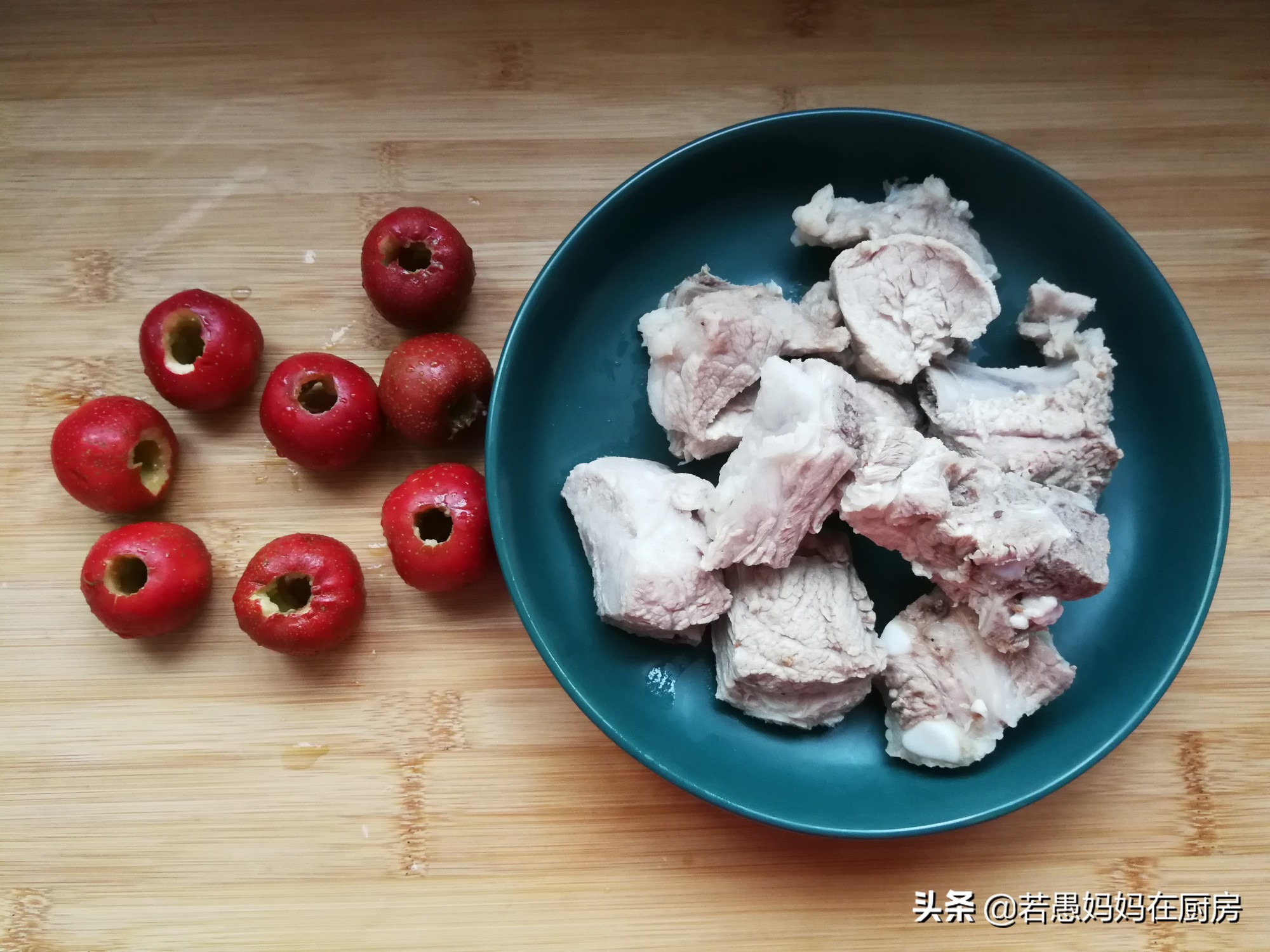 山楂话梅排骨的正宗做法,炖排骨软烂香放啥料