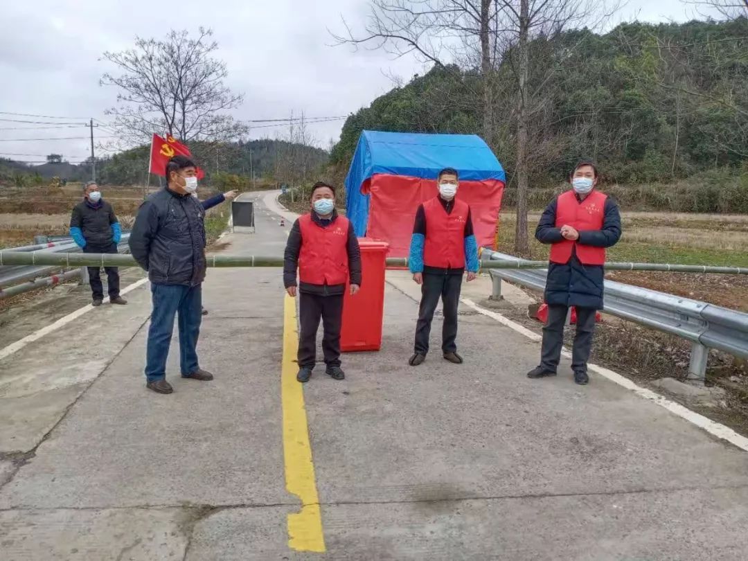 防疫不松懈坚守岗位,防疫不放松