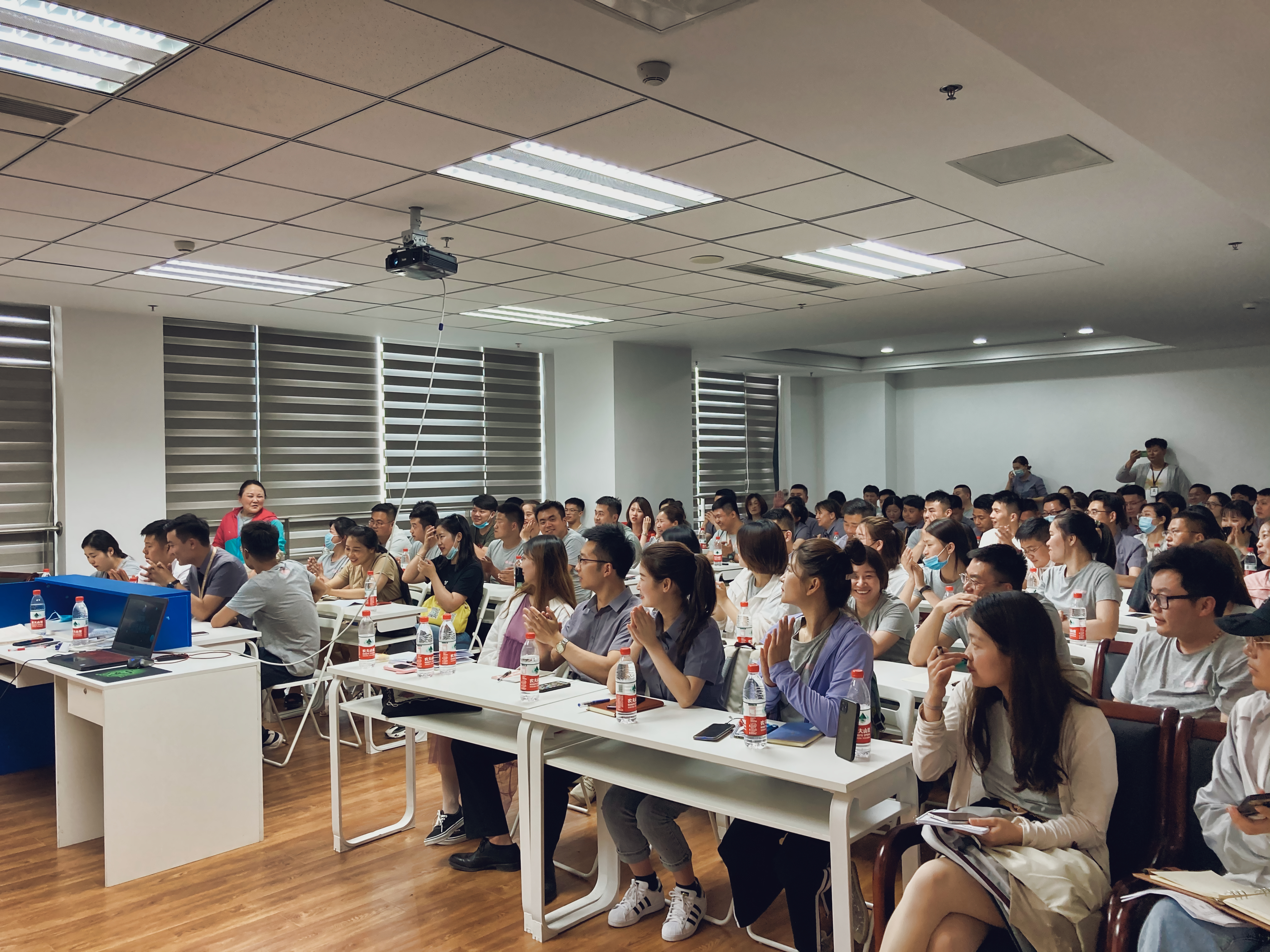 缁垮湴闆嗗洟娣畨缁垮湴鏄ユ檽,缁垮湴娣畨
