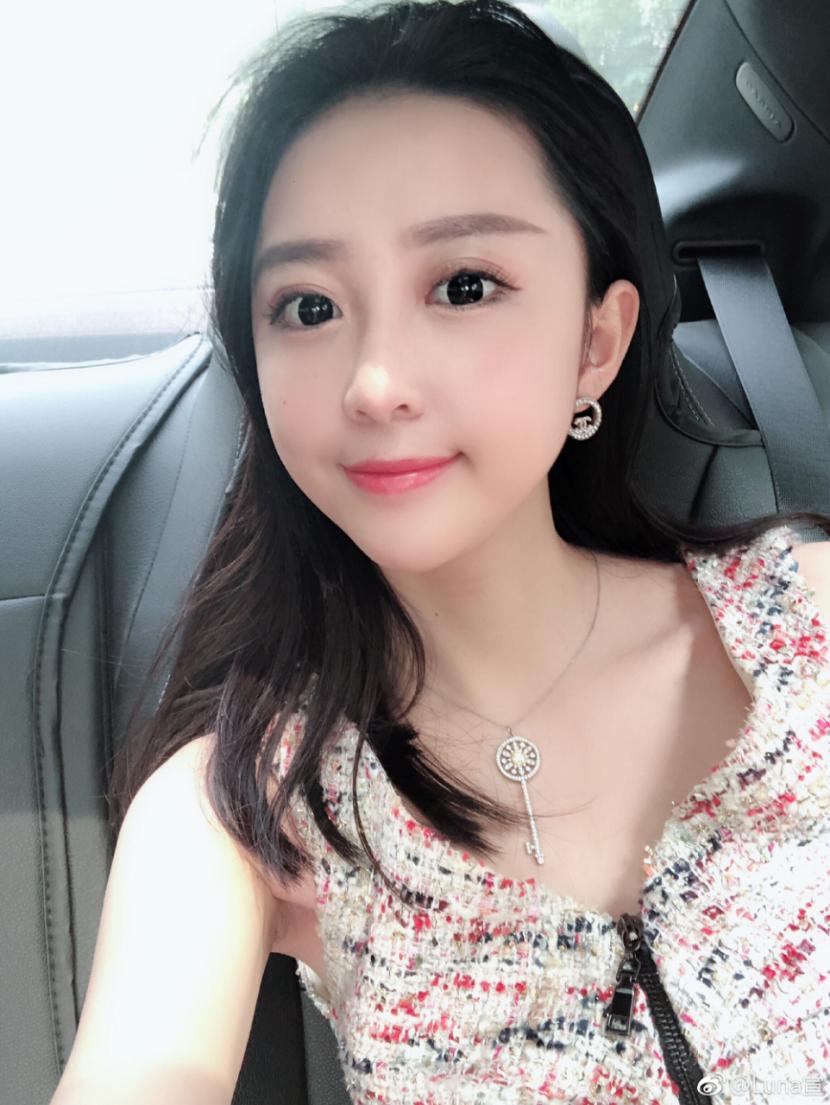 艾小羊：潘玮柏结婚，我更好奇新娘“土甜风”的衣品