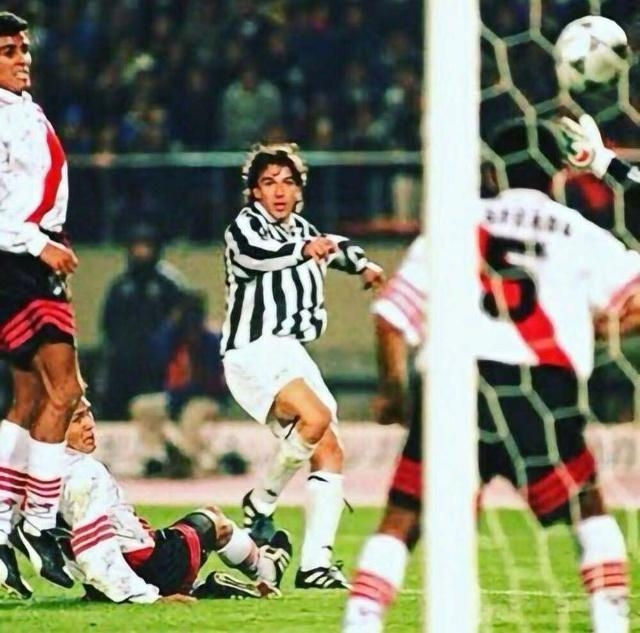 实况足球传奇算高光吗,实况足球传奇好还是高光好