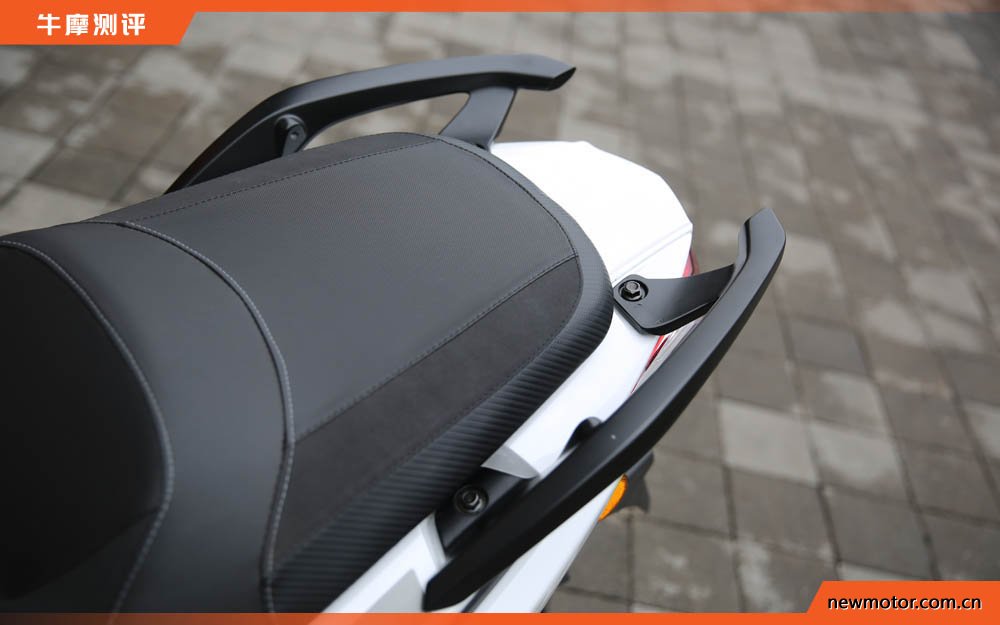 17.4l超大油箱续航350公里,油箱17升续航可达400公里