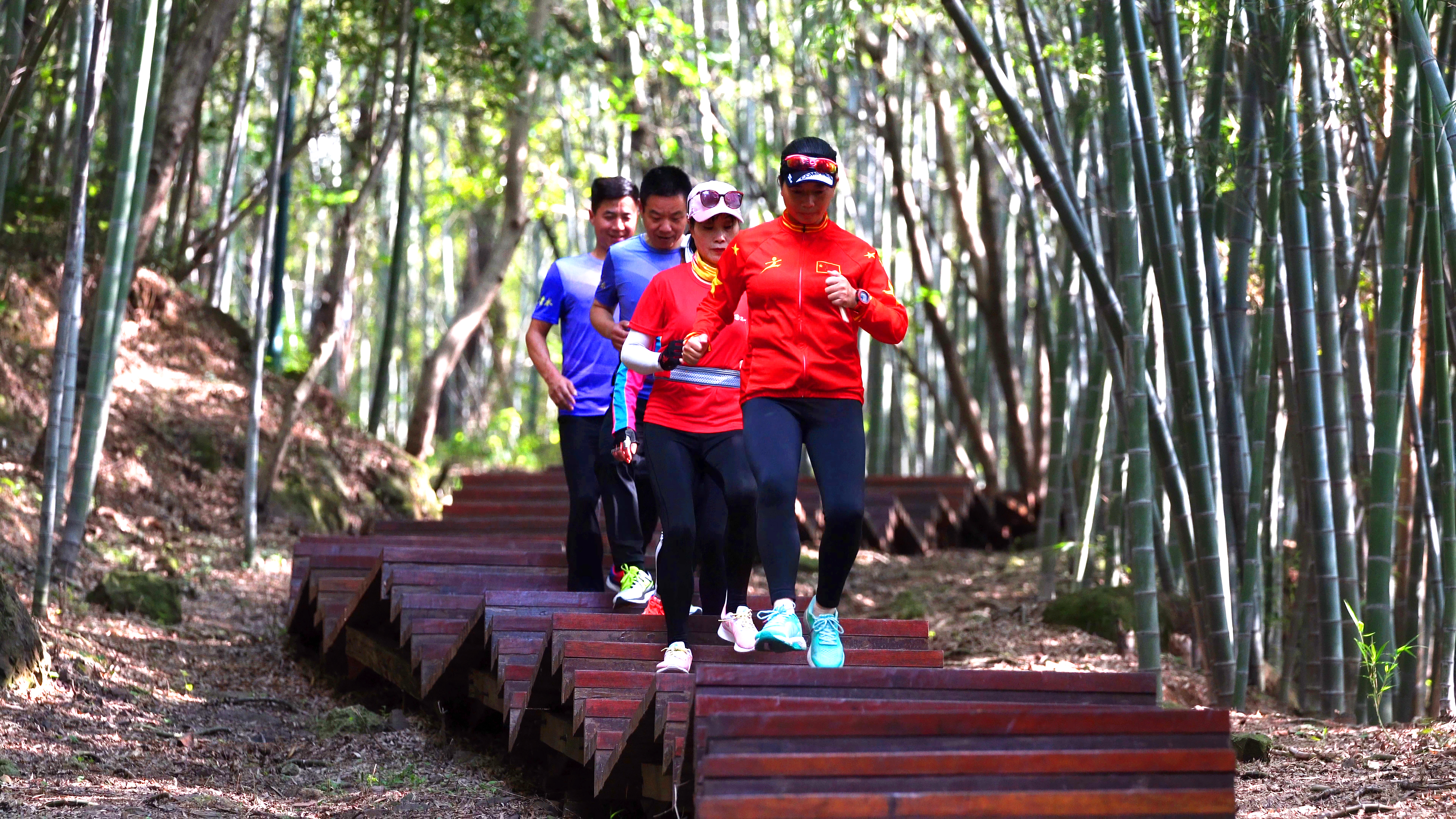 爱运动的朋友看过来的视频,南京步道