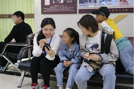 让快乐陪伴成长之路杭州华研白癜风病医院为儿童患者过生日