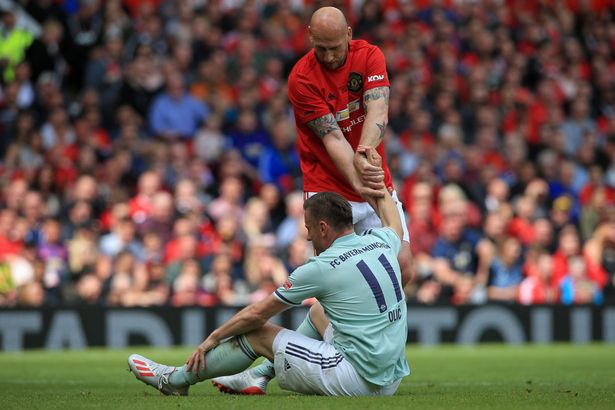 曼联老特拉福德球场震撼氛围,曼联7号经典传奇