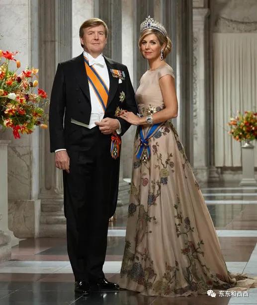 盘点英国女王戴过的王冠,英国女王和凯特戴同样的珠宝