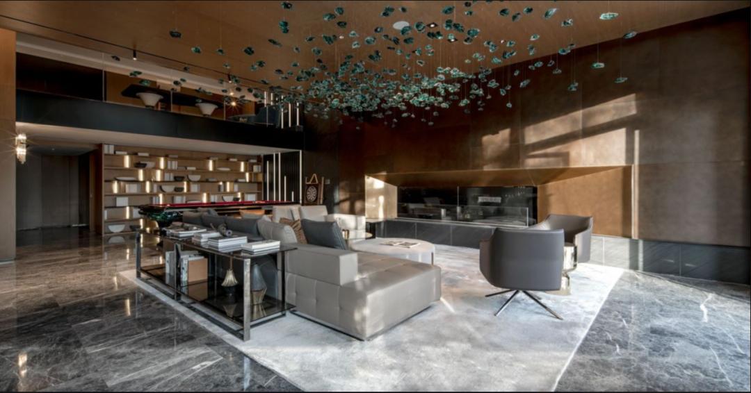 看完观山湖单价4w+的别墅,我举手点了个赞,低头拍了下包