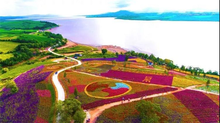 22℃的夏天丨河灯初上夜未央，花海骄艳扑鼻香，这就是富江