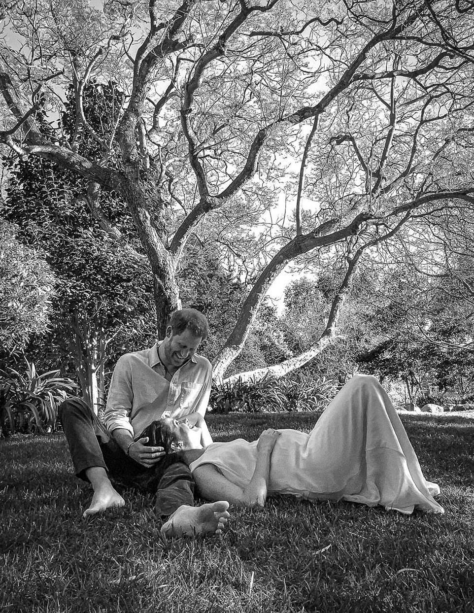 凯特就背1千3的包？穿粉色另有深意，梅根4万块的卡地亚手表送女儿