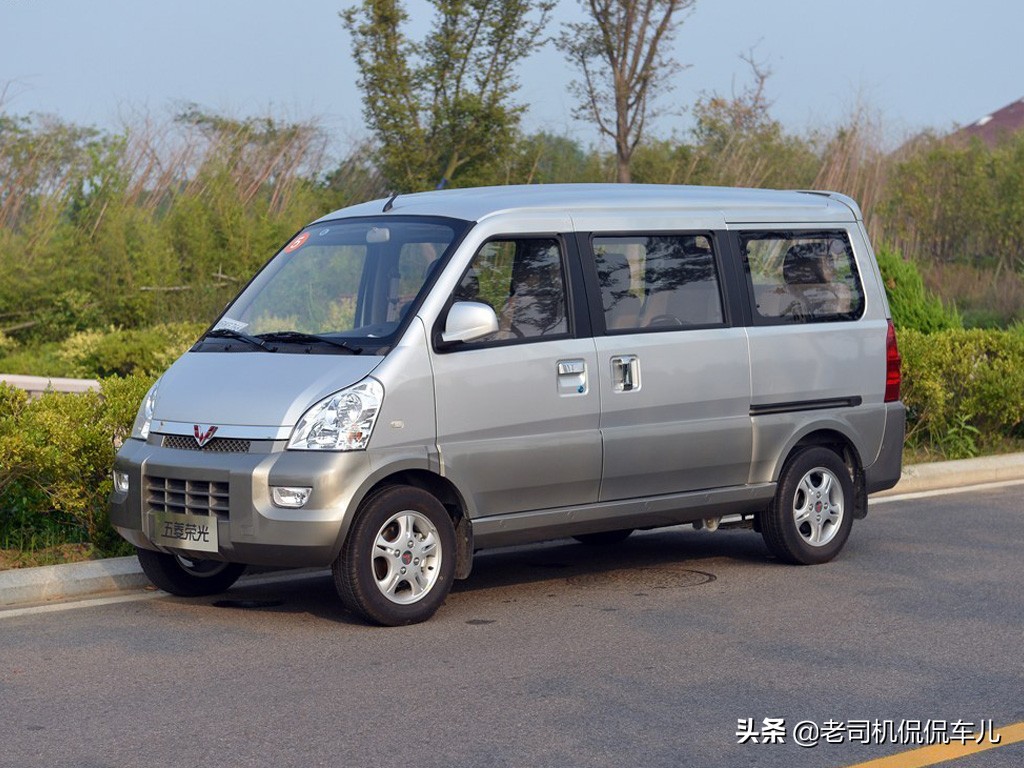 五菱荣光五菱之光比较,五菱荣光和五菱宏光谁的档次高