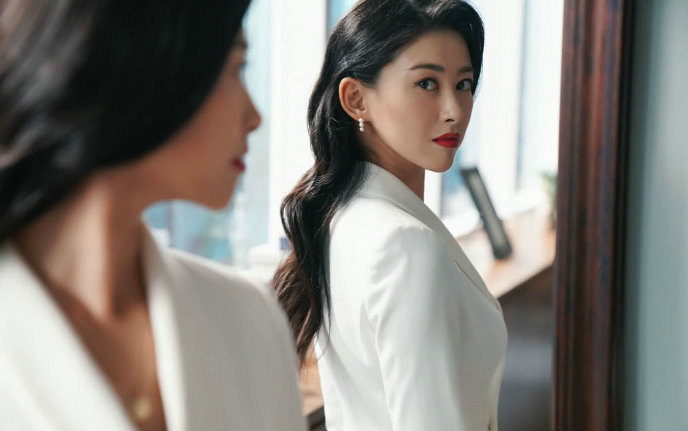 她14岁走红,她14岁因美貌红遍全球