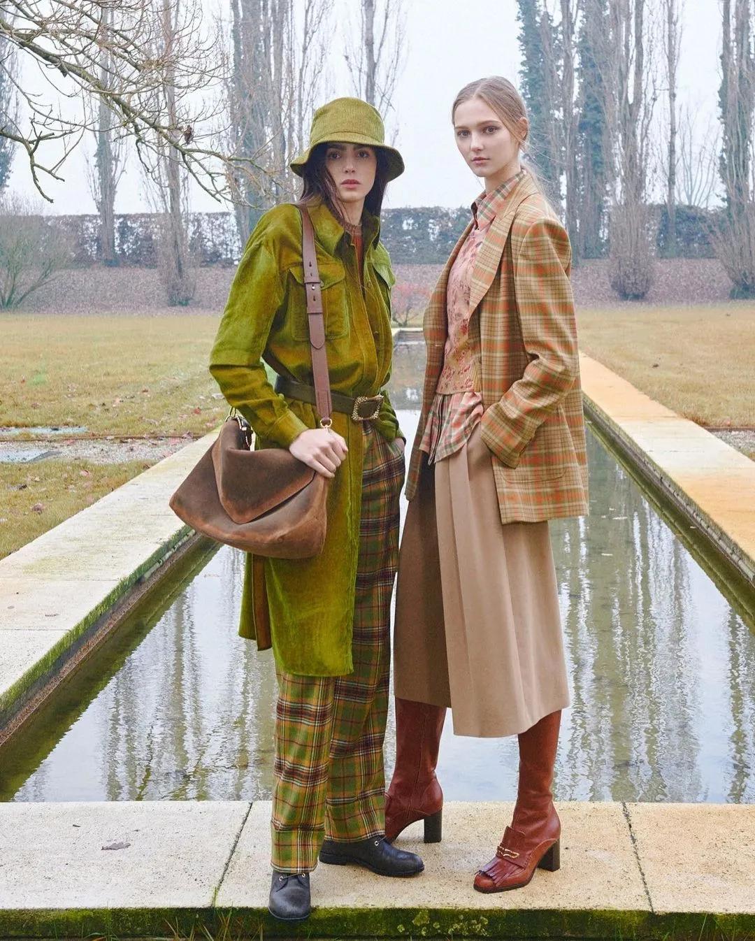 王嘉尔炸裂现场宣美 (王嘉尔宣美最新视频)