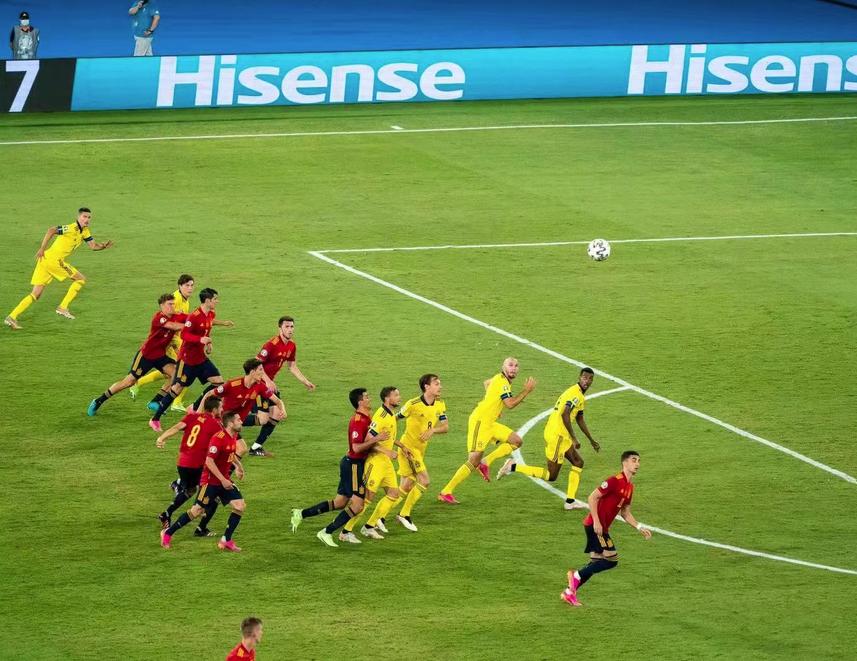 莫拉塔一下场就进球,莫拉塔又踢飞了