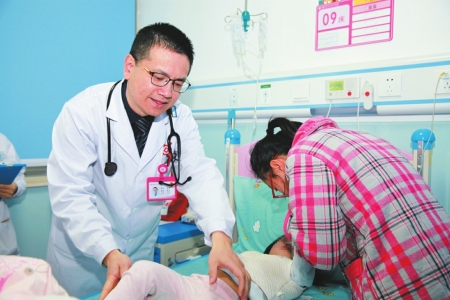 孩子长期腿关节疼,小孩子说腿痛关节痛