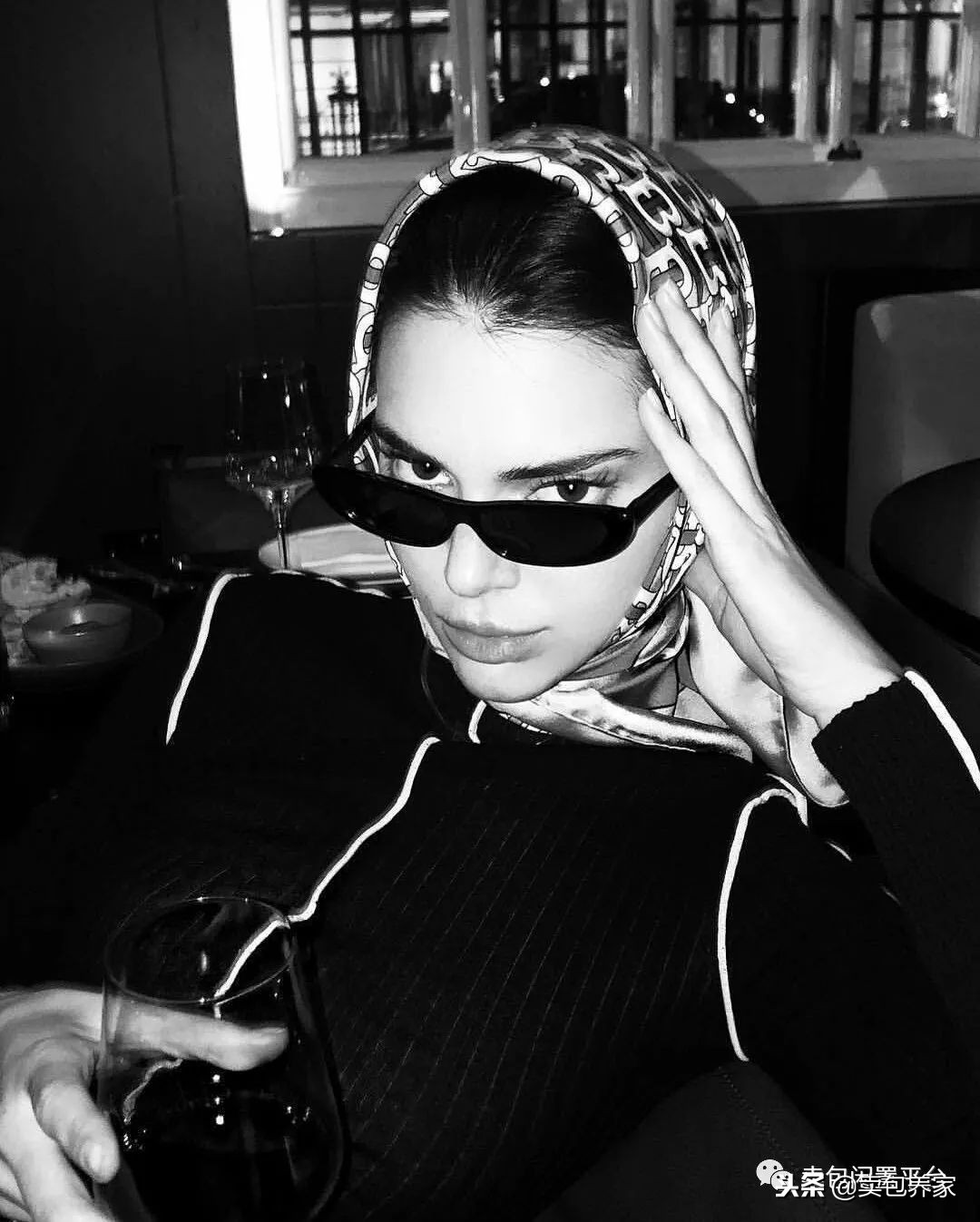 年赚1.5亿成家中最穷，生在名利场，把所有想要的都拿到她才23岁