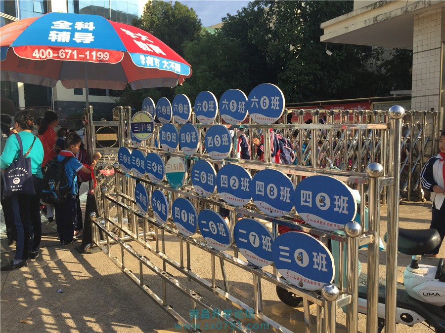 走进校园小学生们的笑容天真烂漫,走进南昌红谷滩新区实验学校