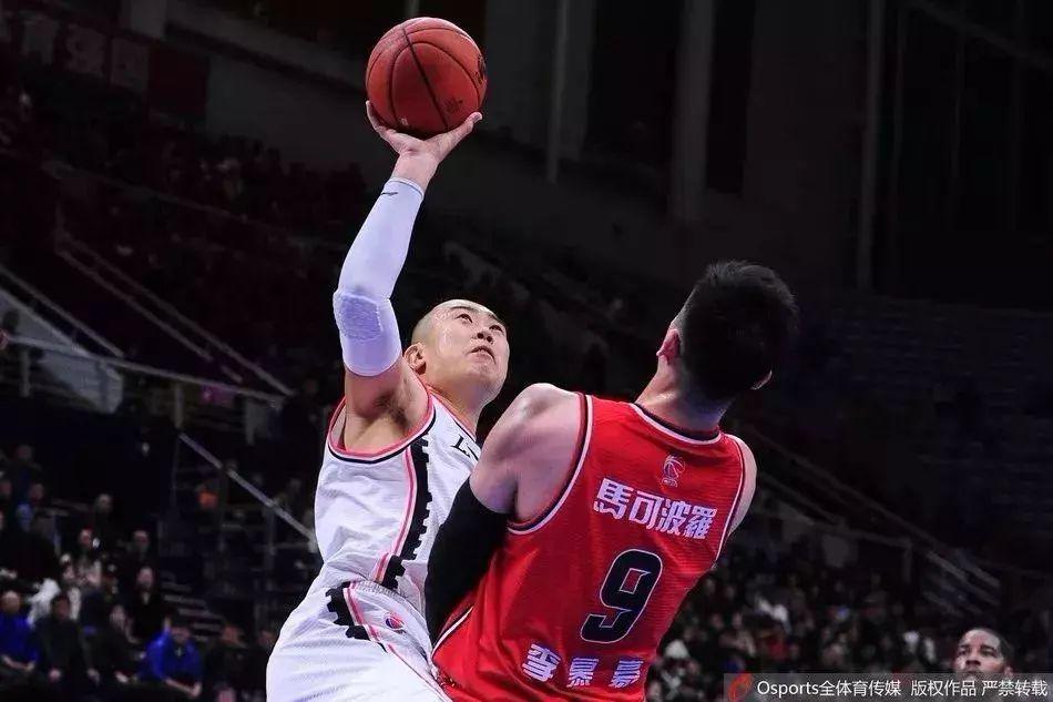 艾伦哈德森连续得分辽宁男篮,郭艾伦赵继伟现身辽宁男篮