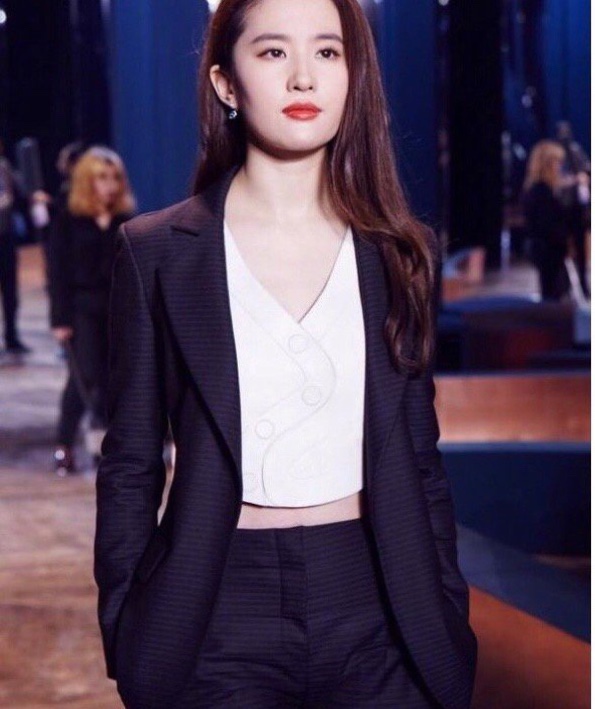 纯欲风女神高级穿搭,轻熟风穿搭女生夏季高级感